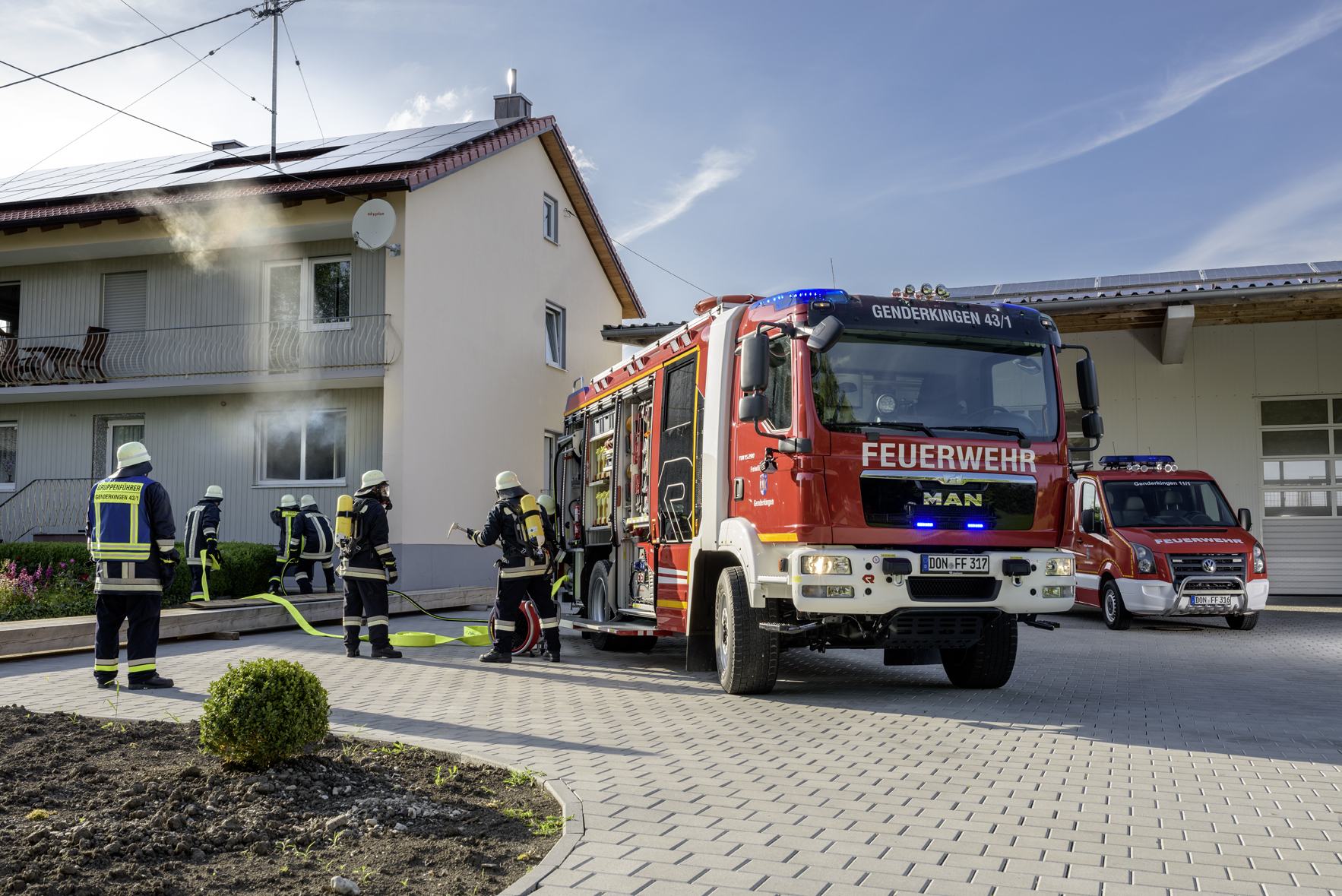 Dachaufsetzer Feuerwehr im Einsatz - Feuerwehr Neuburg an der Donau